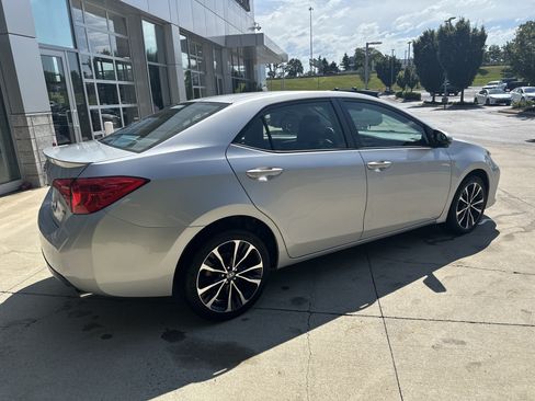 Used 2017 Toyota Corolla SE w/ Carpet Mat Package (TMS) FWD image 6