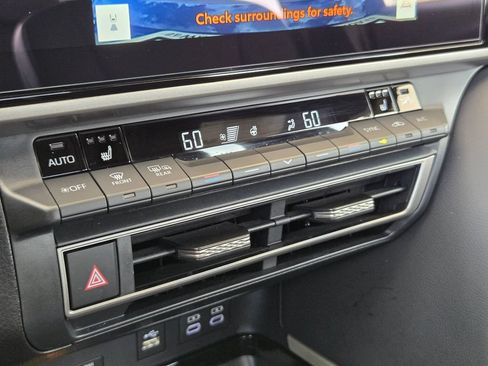 Used 2025 Toyota Camry XSE FWD image 17