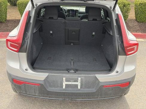 Used 2025 Volvo XC40 B5 Plus image 6