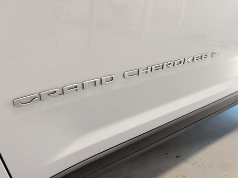 New 2025 Jeep Grand Cherokee Laredo w/ Luxury Tech Group I image 10