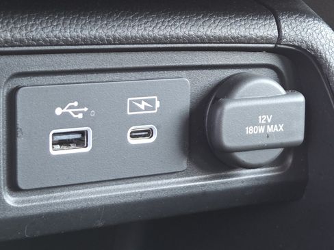 Used 2025 Honda Pilot Touring image 9