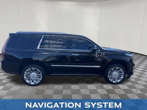 Used 2018 Cadillac Escalade Platinum AWD/4WD image 4