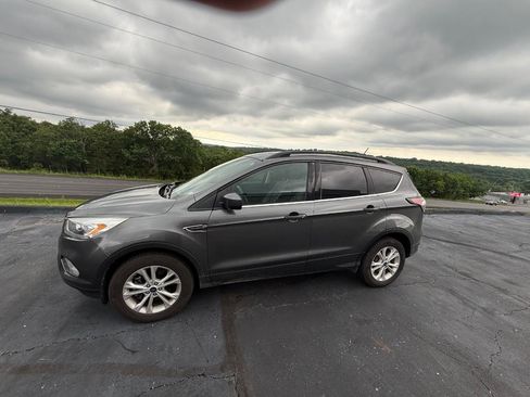Used 2018 Ford Escape SEL AWD/4WD image 2