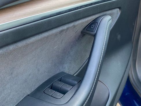 Used 2023 Tesla Model 3 Standard Range image 9