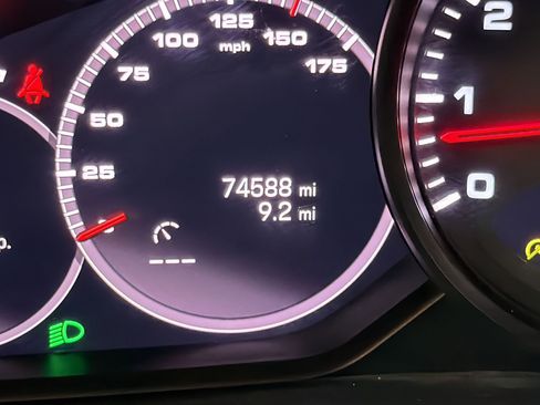 Used 2022 Porsche Cayenne AWD/4WD image 22