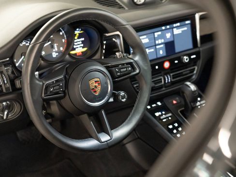 Certified 2026 Porsche Macan AWD/4WD image 15
