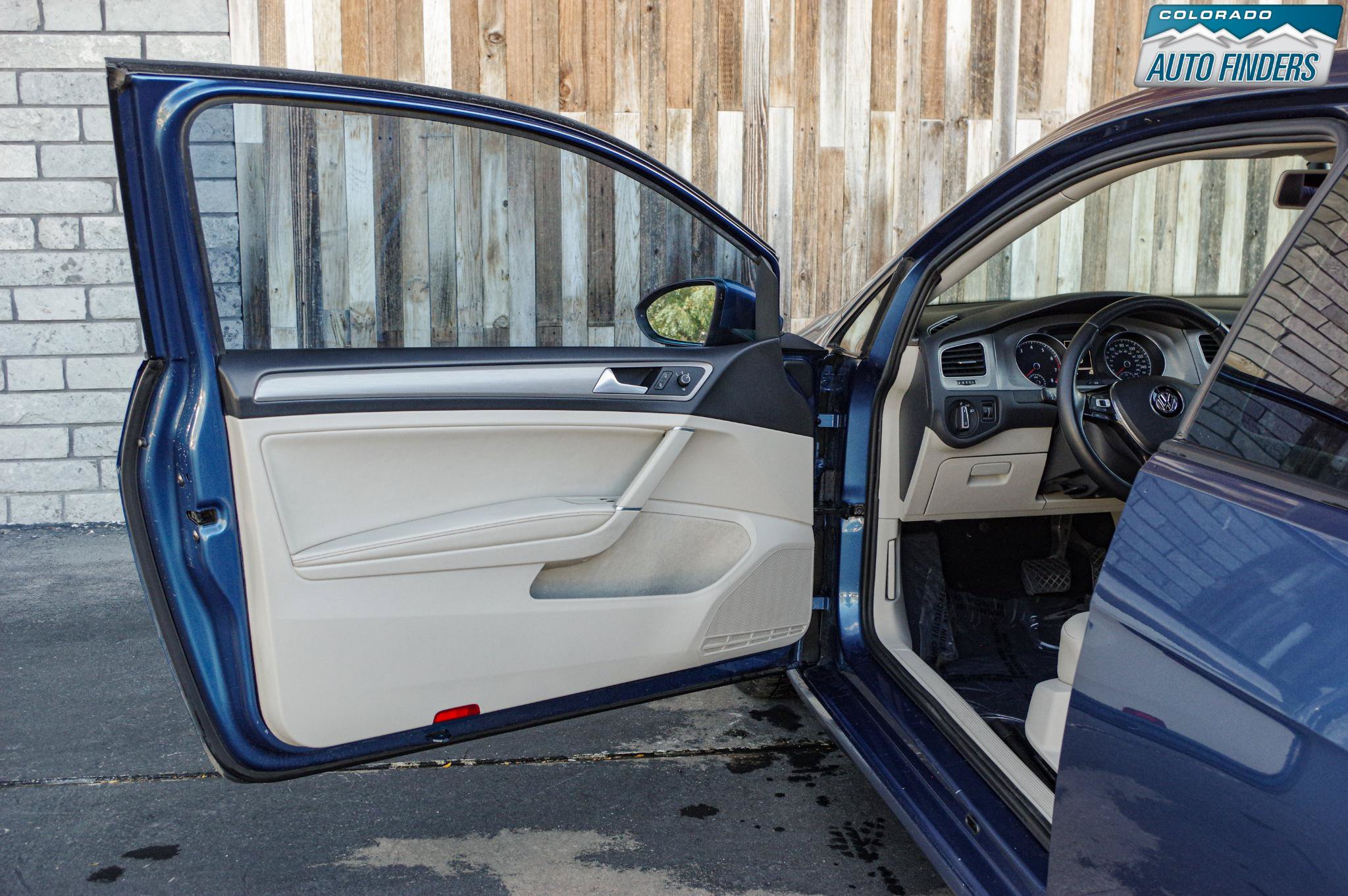Used 2015 Volkswagen Golf S FWD image 10