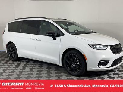 New 2025 Chrysler Pacifica Limited