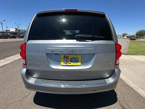 Used 2018 Dodge Grand Caravan SXT FWD image 3