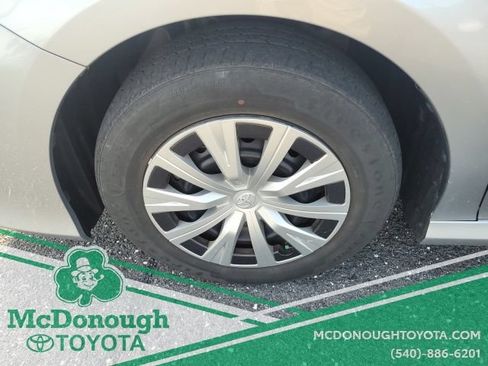 Used 2022 Toyota Camry LE FWD image 15
