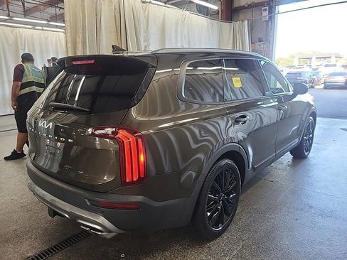 Used 2022 Kia Telluride SX w/ Towing Package FWD image 6