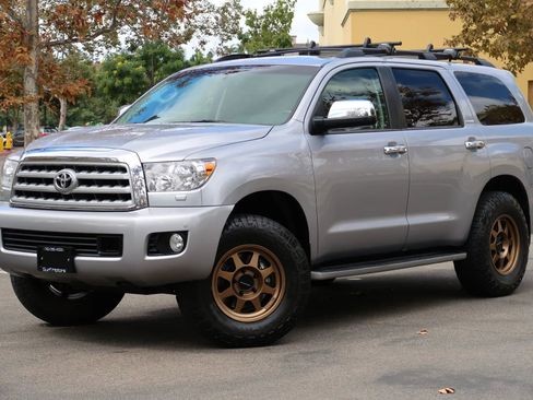 Used 2010 Toyota Sequoia Platinum image 2
