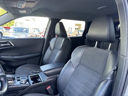 Used 2024 Mitsubishi Outlander AWD image 19