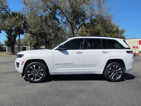 Used 2023 Jeep Grand Cherokee Overland w/ Luxury Tech Group IV image 6