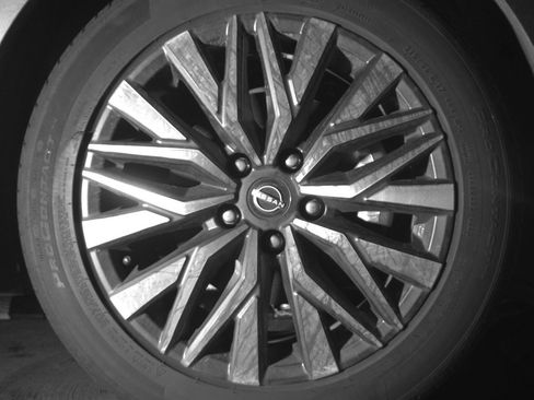 Used 2025 Nissan Altima 2.5 SV FWD image 13