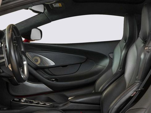 Used 2022 McLaren GT RWD image 12