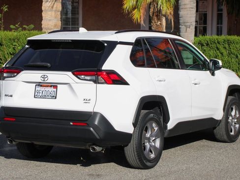 Used 2023 Toyota RAV4 XLE image 9