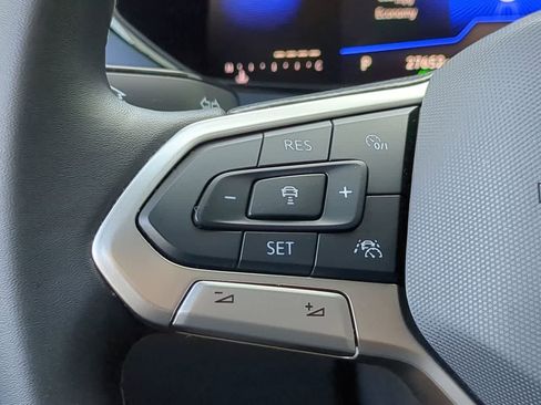 Used 2024 Volkswagen Taos SE image 23