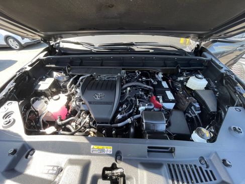 Used 2025 Toyota Highlander LE image 34