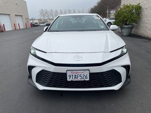 Used 2025 Toyota Camry SE image 2
