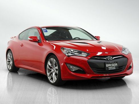 Used 2013 Hyundai Genesis 3.8 RWD image 7