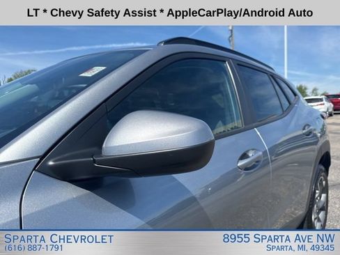 Used 2024 Chevrolet Trax LT FWD image 9