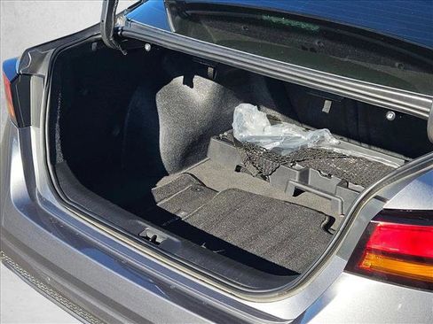 Used 2024 Nissan Altima 2.5 SV image 6