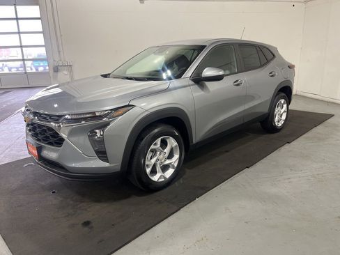 New 2026 Chevrolet Trax LS image 3