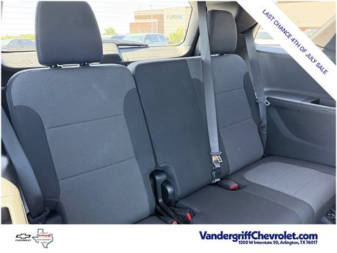 Certified 2022 Chevrolet Traverse LT FWD image 27