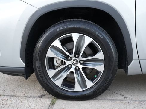 Used 2022 Toyota Highlander XLE image 26