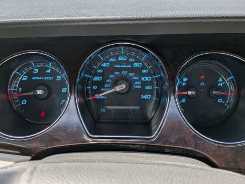 Used 2010 Ford Taurus Limited FWD image 11