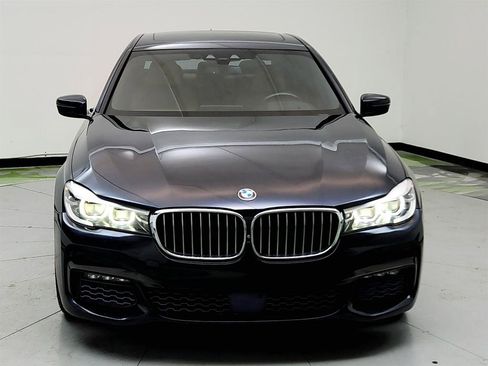 Used 2017 BMW 740i image 2
