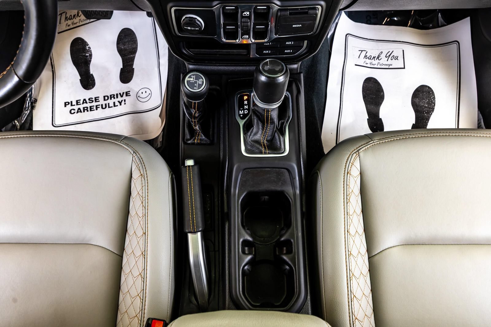 Used 2022 Jeep Wrangler Unlimited Sahara AWD/4WD image 27