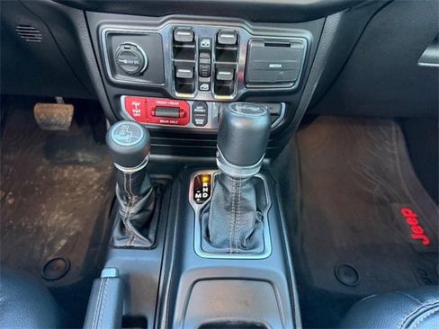 Used 2021 Jeep Wrangler Unlimited Rubicon w/ Xtreme Recon 35" Tire Package image 14