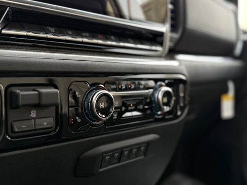 New 2025 GMC Sierra 3500 SLE w/ SLE Convenience Package image 21