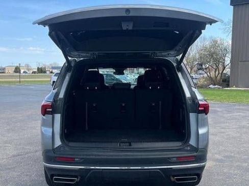 Used 2025 Buick Enclave Preferred image 7