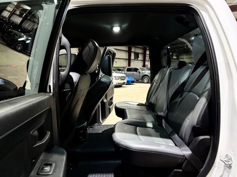Used 2022 RAM 2500 Tradesman w/ Chrome Appearance Group AWD/4WD image 15