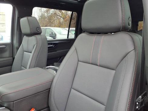 New 2026 Chevrolet Suburban RST image 11