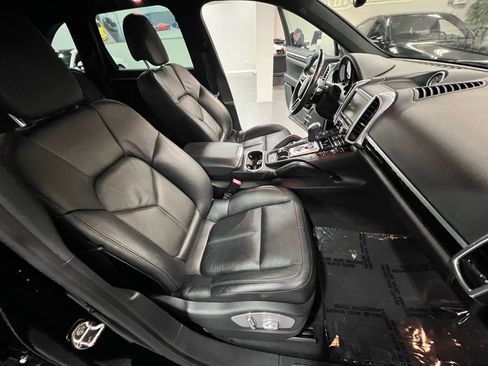 Used 2016 Porsche Cayenne image 24