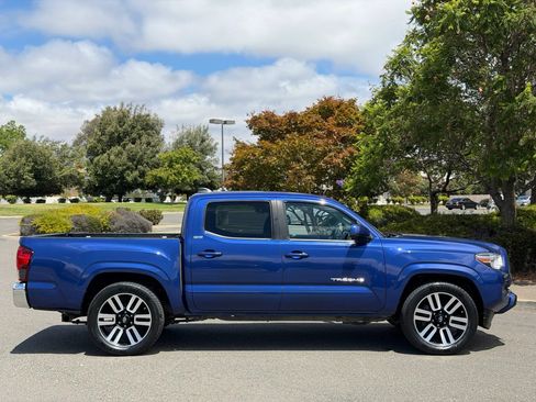 Used 2022 Toyota Tacoma SR5 RWD image 6