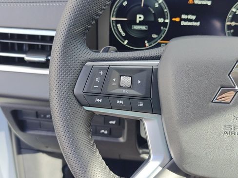 New 2025 Mitsubishi Outlander SE image 15