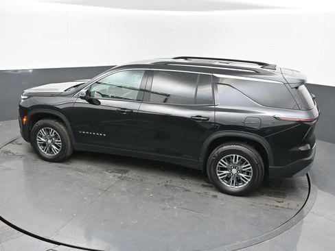 Used 2025 Chevrolet Traverse LT image 34