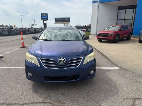 Used 2010 Toyota Camry XLE image 2