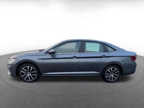 Used 2025 Volkswagen Jetta SE image 9