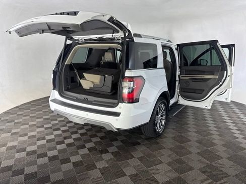 Used 2018 Ford Expedition Limited AWD/4WD image 16