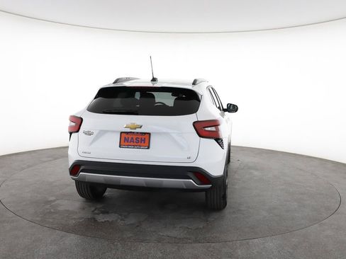 Used 2025 Chevrolet Trax LT w/ LT Convenience Package image 11