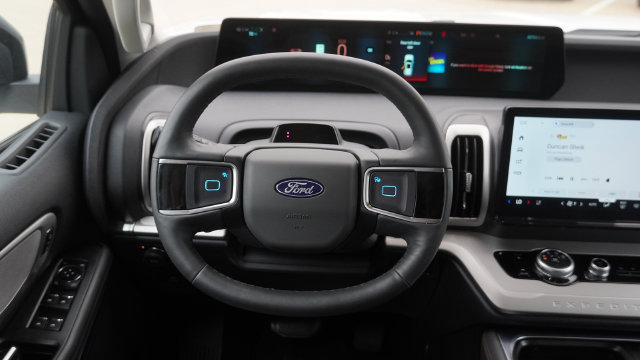 Used 2025 Ford Expedition Active AWD/4WD image 18