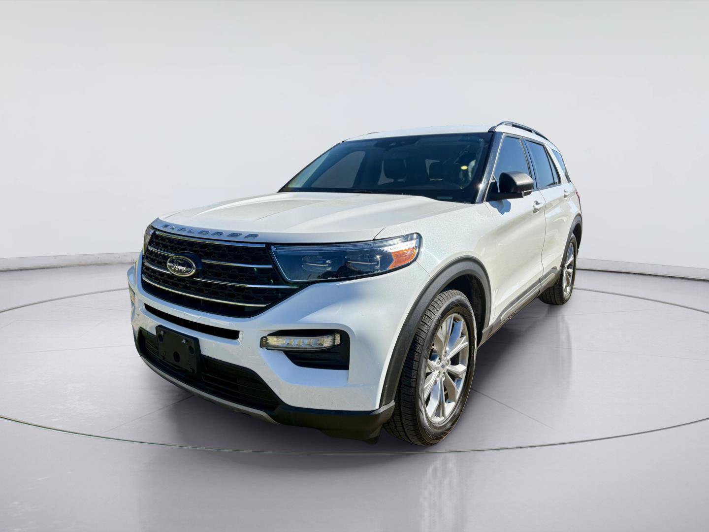 Used 2022 Ford Explorer XLT w/ Equipment Group 202A RWD image 6