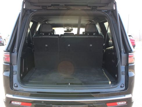 Used 2024 Jeep Wagoneer L Series II w/ Flexible Seating Group AWD/4WD image 14