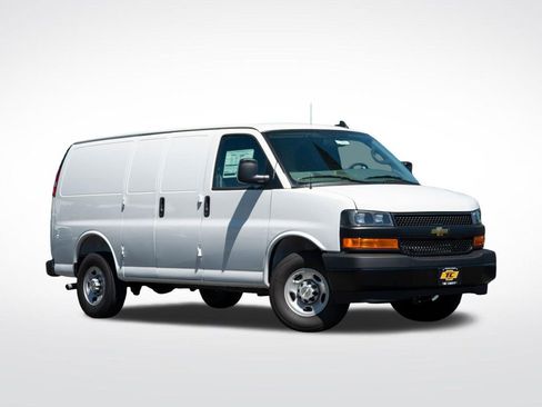 New 2025 Chevrolet Express 3500 w/ Driver Convenience Package RWD image 3